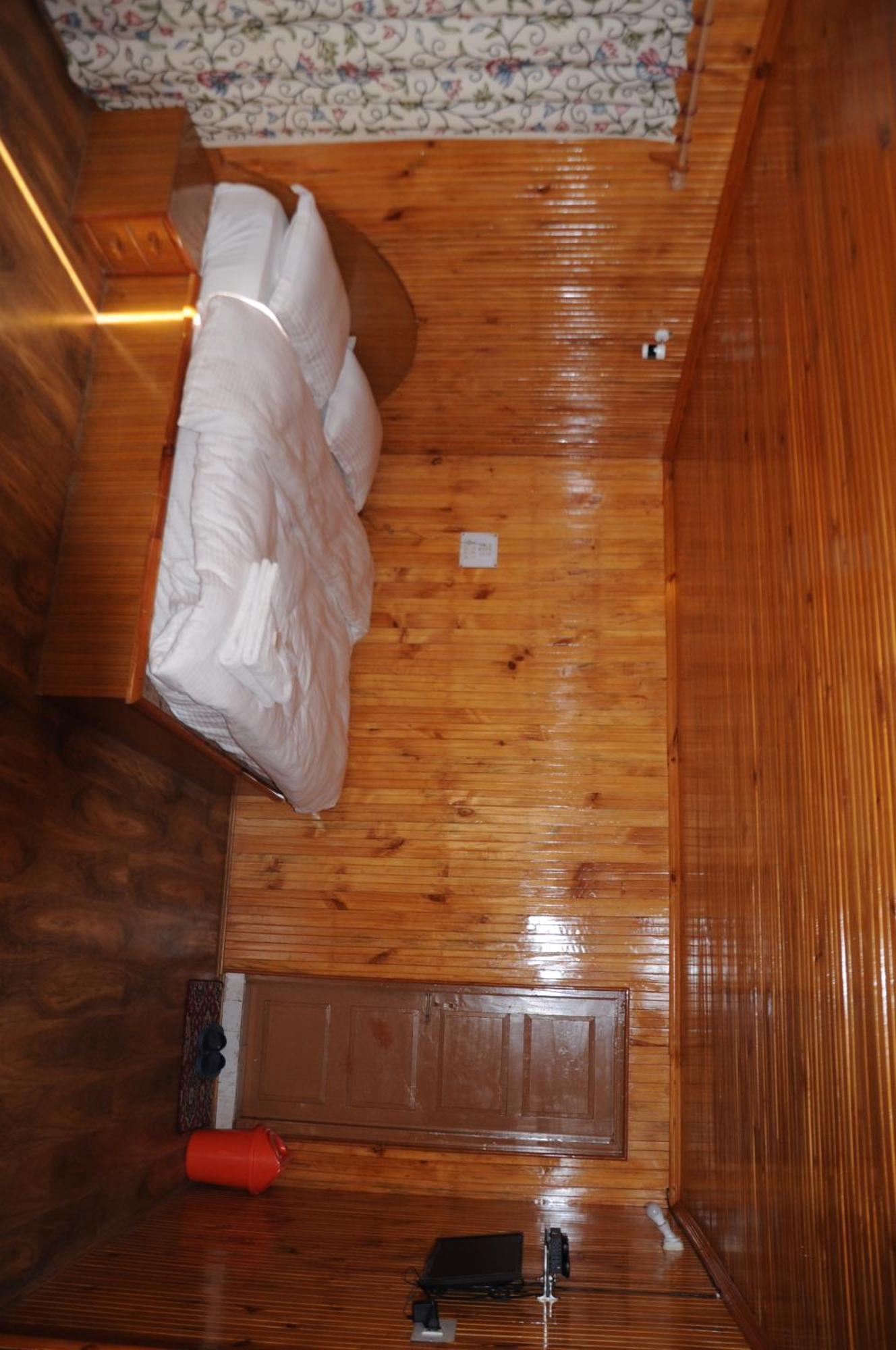 Pine Palace Resort Pahalgām Extérieur photo